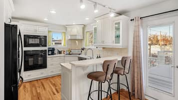 Fridge, microwave, stovetop, coffee/tea maker