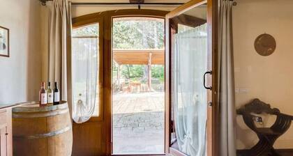 Tuscan Farmhouse with Private Pool & Chianti Vineyard Views - 3 Bedr + AC