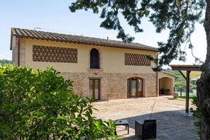 A two-story building with a tiled roof, a stone facade, and a covered patio area with outdoor seating. - Tuscan Farmhouse with Private Pool & Chianti Vineyard Views - 3 Bedr + AC (Montespertoli)