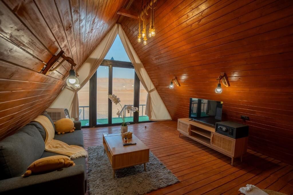 Romantic Bungalow, Balcony, Mountain View | Living area