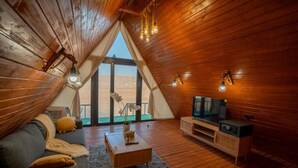 Bungalow – romantic, balkong, fjellutsikt | Oppholdsområde