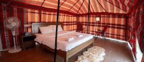 Tente traditionnelle, balcon, vue sur la montagne | Coffre-fort, système d’insonorisation