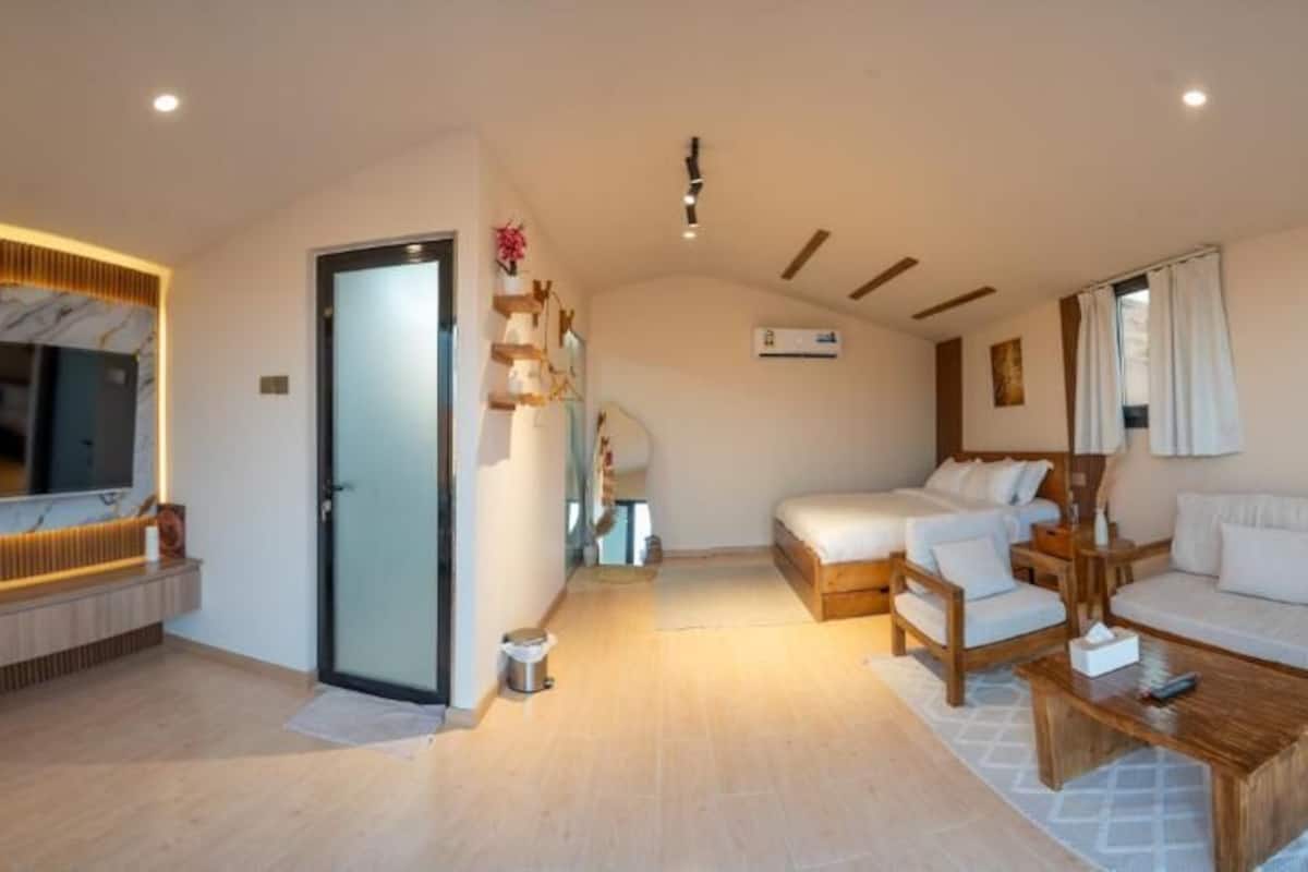 In-room safe, soundproofing