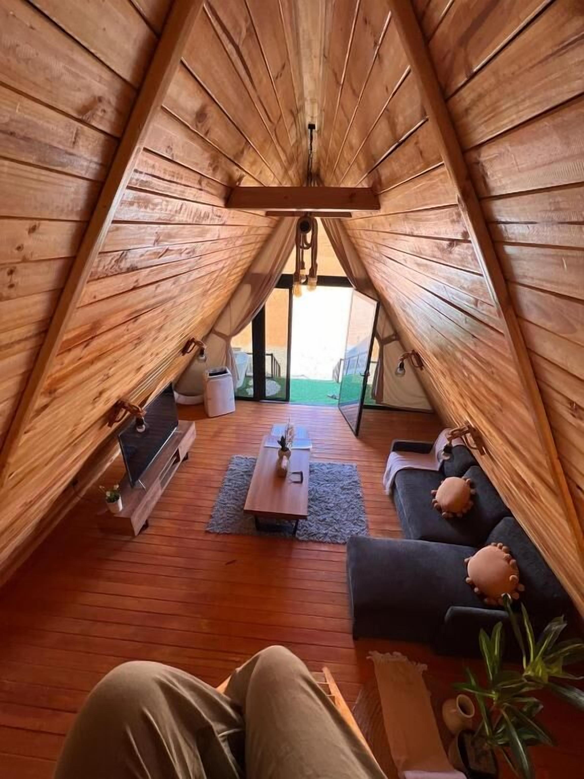 Romantic Bungalow, Balcony, Mountain View | Living area