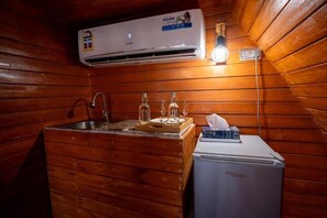 Romantisches Bungalow, Balkon, Bergblick | Eigene Küche