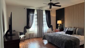 3 chambres, bureau, fer et planche Ă repasser, lit parapluie