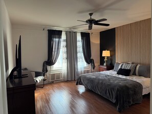 3 Schlafzimmer, Schreibtisch, Bügeleisen/Bügelbrett, Reisekinderbett