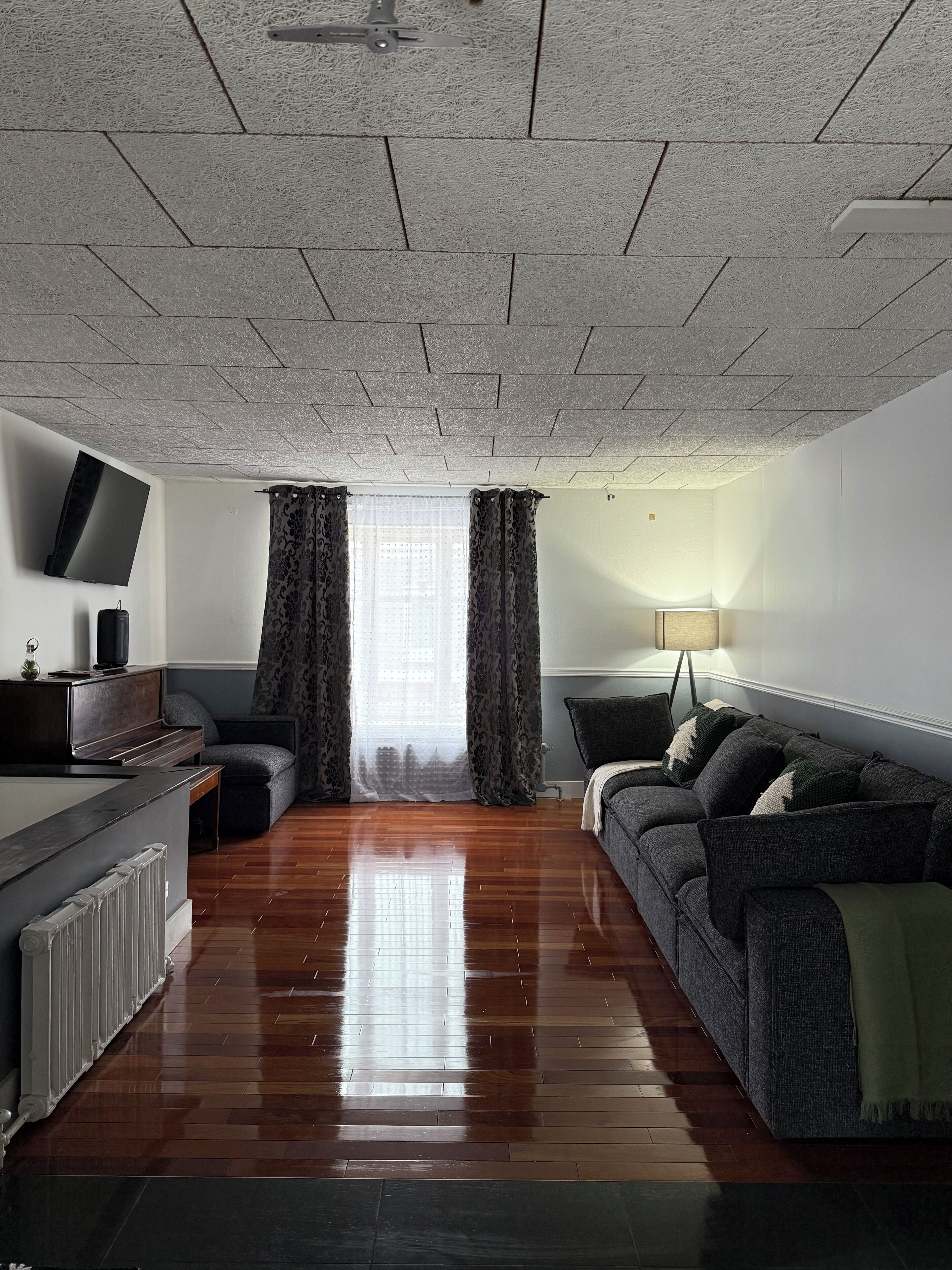 Smart TV, DVD player, books