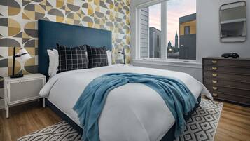18 bedrooms, desk, WiFi, bed sheets