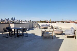 Outdoor dining - 2BR Spacious Philly Premier City Home (Philadelphia)