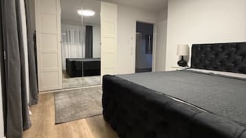 Iron/ironing board, bed sheets, wheelchair access