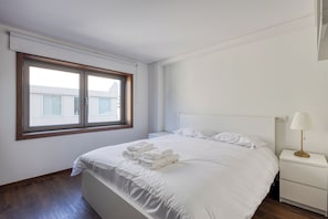 3 bedrooms, iron/ironing board, free WiFi, bed sheets - Ref. 533031 (Porto)