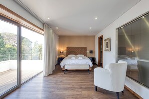 3 chambres, fer et planche à repasser, Wi-Fi gratuit, draps fournis