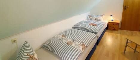 WiFi, bed sheets