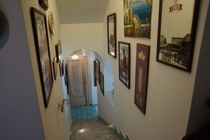 Interni