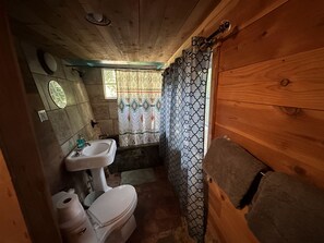 Toallas, jabón, papel de baño