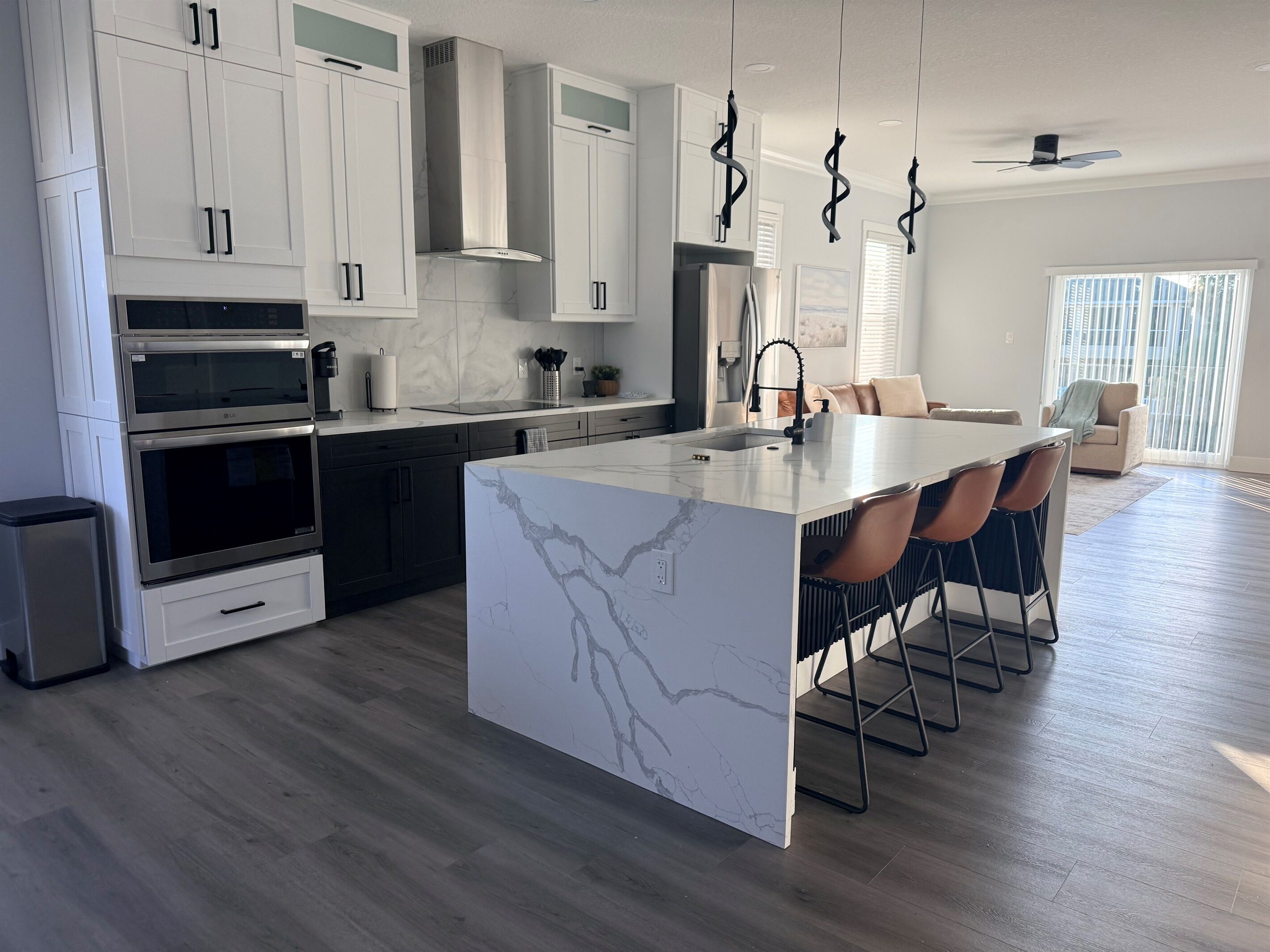 Refrigerador, microondas, horno, placa de cocina