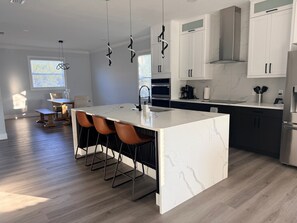 Fridge, microwave, oven, stovetop - Kayaks/Located on Canal/Beautiful interior (Hernando Beach)