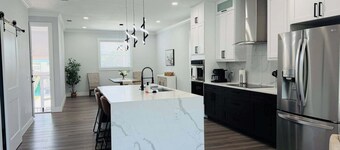 Kayaks/Located on Canal/Beautiful interior