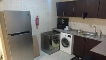 Economy Single Room | Private kitchen | Fridge, microwave, stovetop
