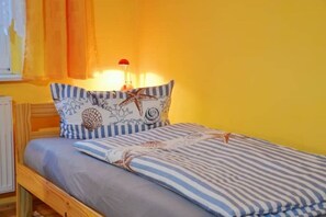 2 bedrooms, iron/ironing board, WiFi, bed sheets - Landmannsruh vacation apartment - your haven of peace just 300 m from the Baltic Sea beach (Lubmin)