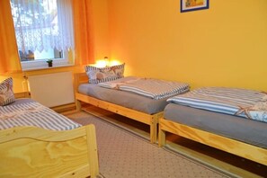 2 chambres, fer et planche à repasser, Wi-Fi, draps fournis