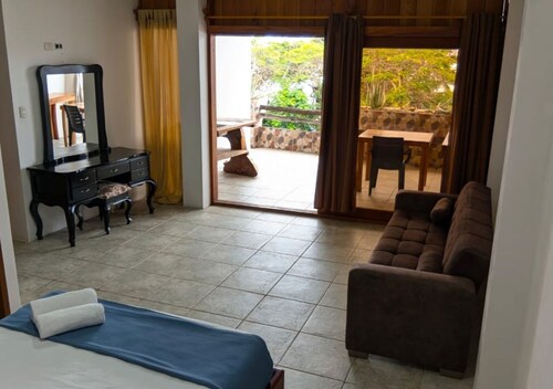 Spacious 6-bedroom building in superb Puerto Ayora with AC