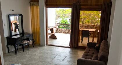 Spacious 6-bedroom building in superb Puerto Ayora with AC