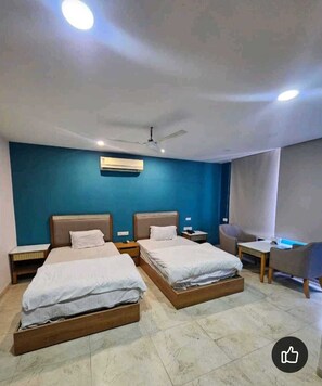 Economy Room | Desk - Hotel Kalki Palace (Abu Road)