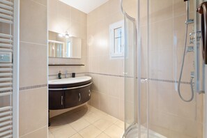 Hair dryer, towels - Villa les Citronniers - Piscine, 100 m de la plage (Sainte-Maxime)