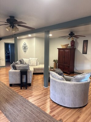 Living area - Driftwood Cove Cottage - 2mi from lake (Buffalo Junction)