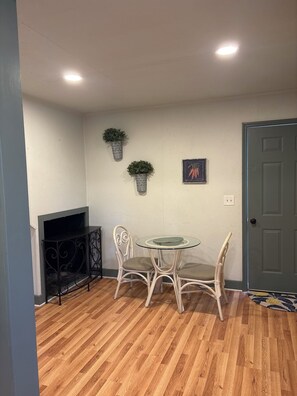 Dining - Driftwood Cove Cottage - 2mi from lake (Buffalo Junction)