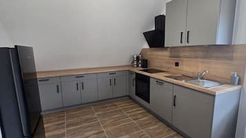 Refrigerador, horno, parrilla de estufa y lavavajillas