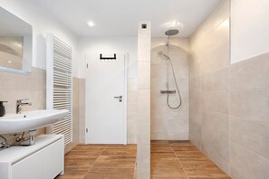 Doccia, asciugacapelli, asciugamani