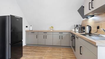 Kühlschrank, Ofen, Herdplatte, Geschirrspüler