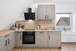 Frigorifero, forno, piano cottura, lavastoviglie