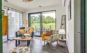 TV - Quiet Tamarindo Condo w/ Pool & Sunset View (Tamarindo)