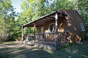 Comfort Chalet, Garden View | Exterior - Camping la Clairière (Lamothe-Fénelon)