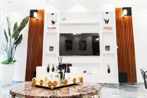 ดีลักซ์อพาร์ทเมนท์, วิวเมือง | ภายใน