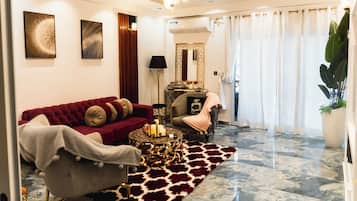 Deluxe Apartment, City View | Ruang tamu