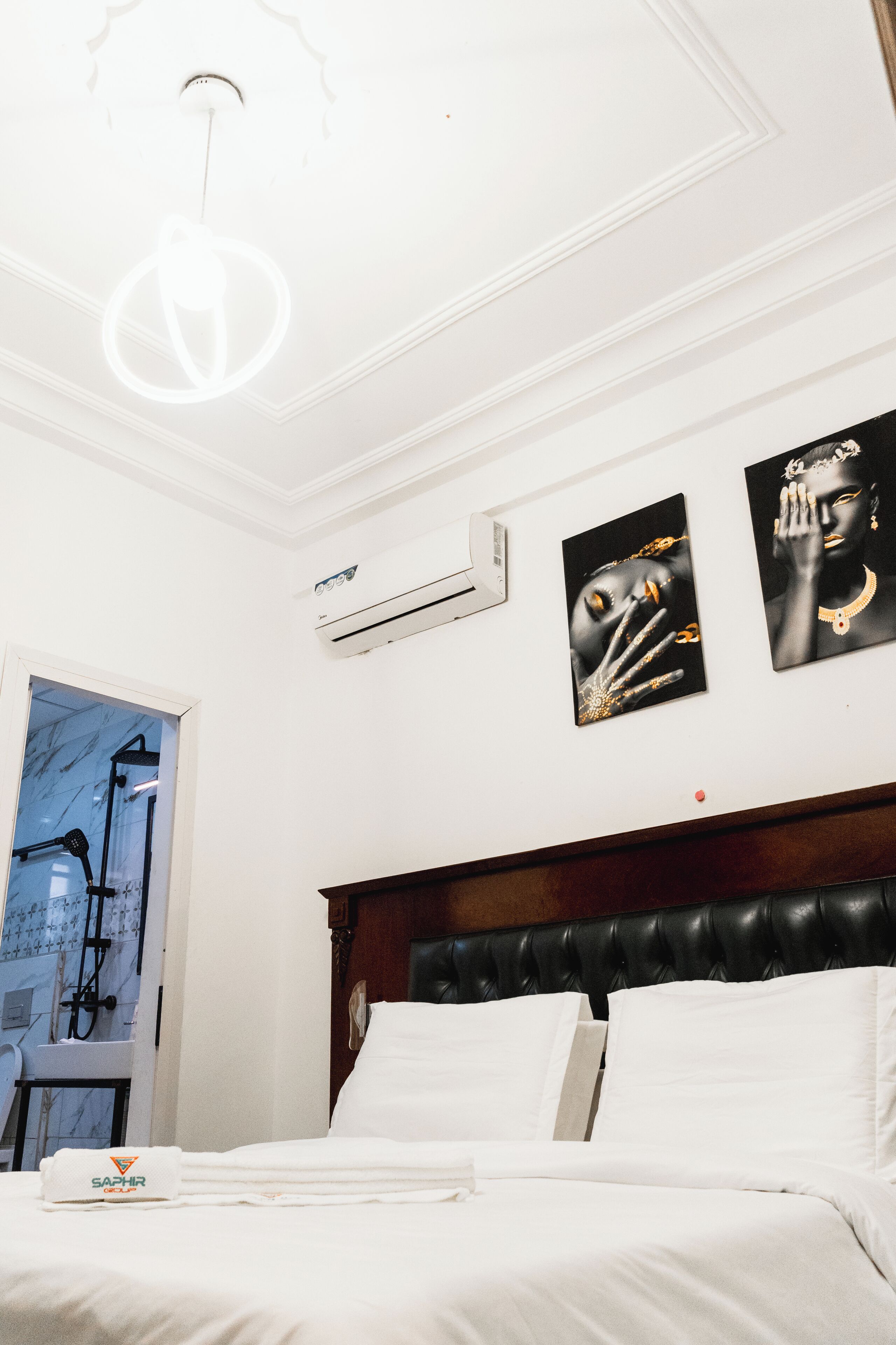 Deluxe-Apartment, Stadtblick | Zimmersafe, Schreibtisch, Bügeleisen/Bügelbrett, kostenloses WLAN