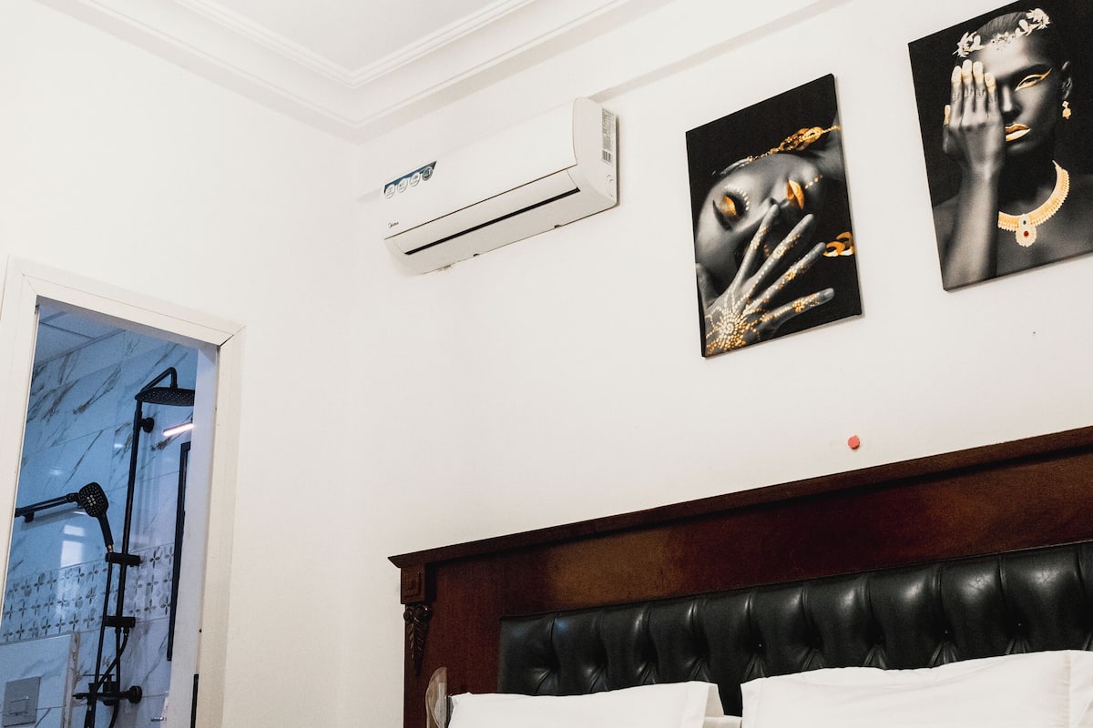 Deluxe-Apartment, Stadtblick | Zimmersafe, Schreibtisch, Bügeleisen/Bügelbrett, kostenloses WLAN