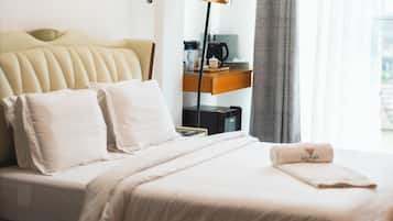 Caja de seguridad en la habitación y escritorio