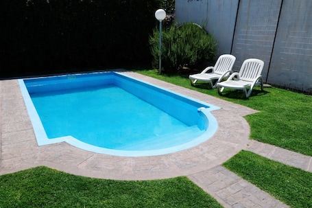 Piscine extérieure (ouverte en saison). Almeria Hotel