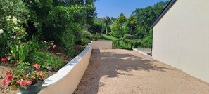 Property grounds - Country house located in a charming little village in Southern Burgundy (Chasselas)