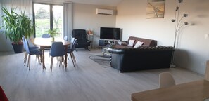 Living area - Country house located in a charming little village in Southern Burgundy (Chasselas)