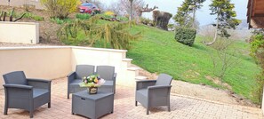 Terrace/patio - Country house located in a charming little village in Southern Burgundy (Chasselas)