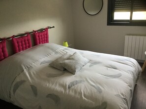 Iron/ironing board, internet, bed sheets - Country house located in a charming little village in Southern Burgundy (Chasselas)