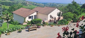 Exterior - Country house located in a charming little village in Southern Burgundy (Chasselas)