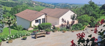 Country house located in a charming little village in Southern Burgundy